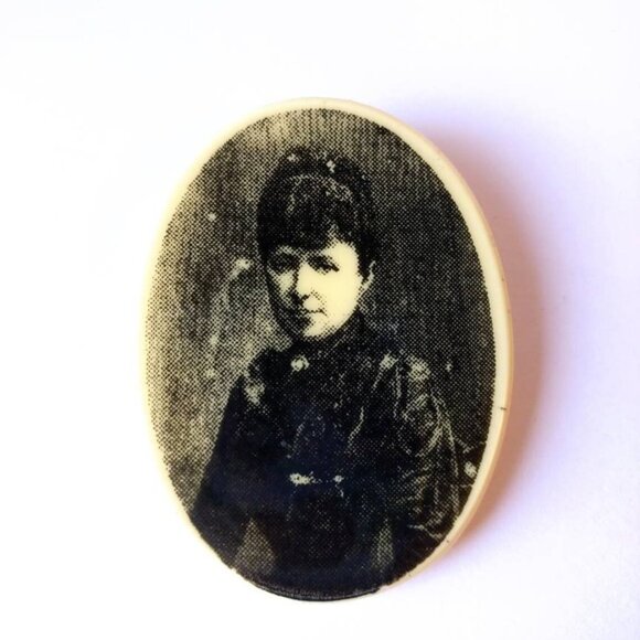 Vintage Portrait Photo Brooch Victorian Lady Picture Made in West Germany - Picture 8 of 8